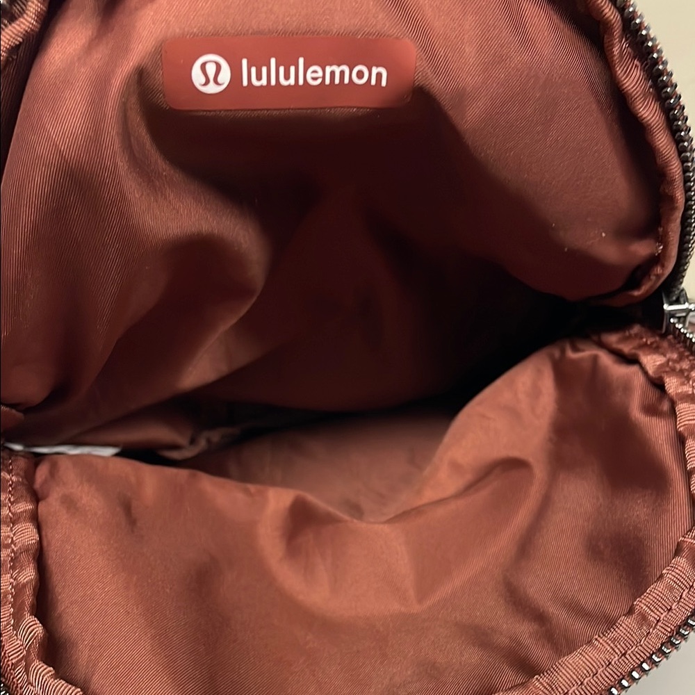 Lululemon All Night Festival Bag *Micro 2L - Picture 5 of 11